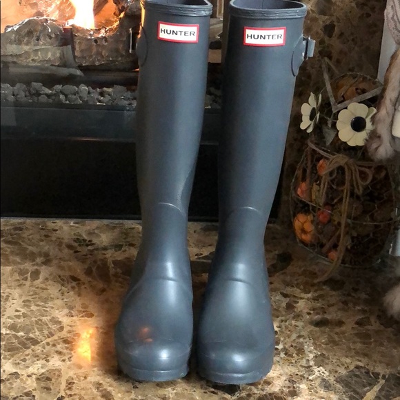 NEW in Box Matte Grey Hunter Boots - Picture 2 of 7